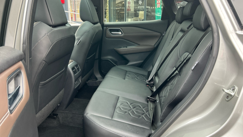 Nissan Qashqai 1.3 DiG-T MH Tekna 5dr Petrol Hatchback